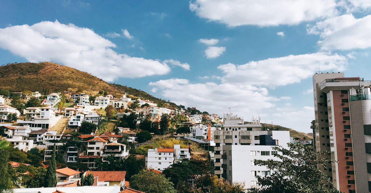Contrato de Permuta Imobiliária: Guia Prático com Cláusulas Essenciais e Modelo