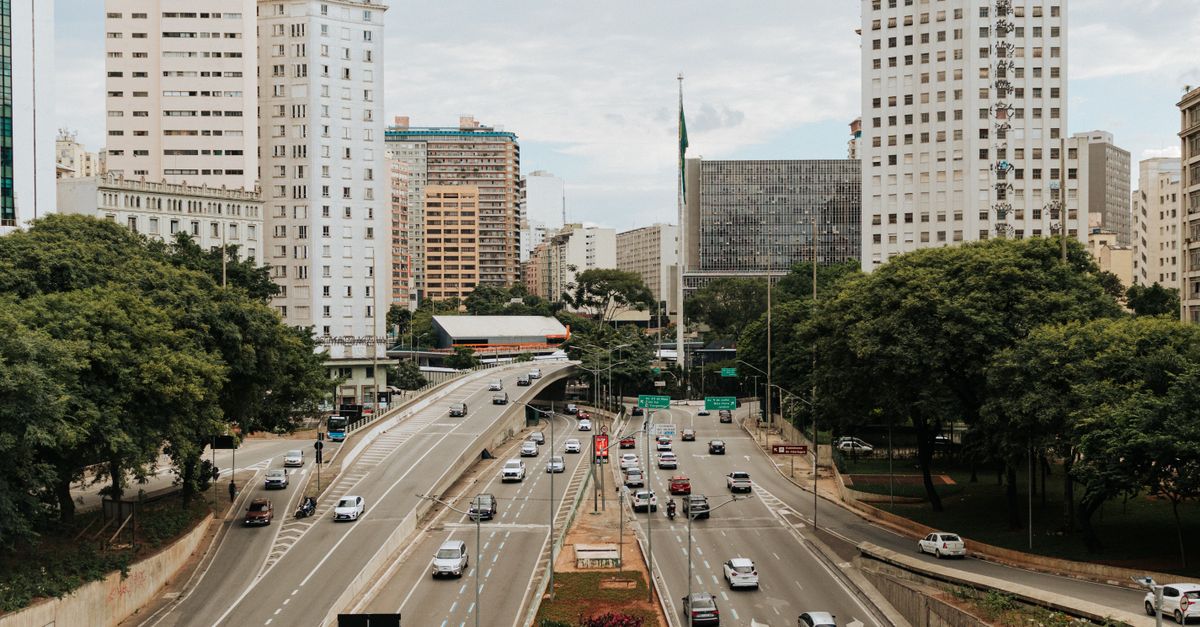 Tarifaço dos EUA: como a tensão comercial pode afetar seu bolso e seus investimentos